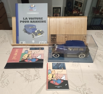 Pack coche 1/24 Nanking, calendario mesa y agenda bolsillo.