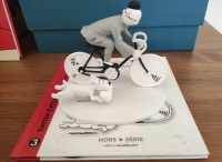 Bicicleta b/n. libro Loto Azul