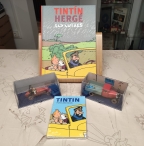Pack libro coches, postales coches y dos coches 1/43