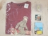 Pack camiseta maleta roja + bloc notas, magnet y fig. metálica plana Pack camiseta maleta roja + bloc notas, magnet y fig. metálica plana