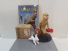 Pack Fig. Tintin con maleta 'ils arrivent' + taza Tintín y pegatinas Pack Fig. Tintin con maleta 'ils arrivent' + taza Tintín y pegatinas