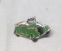 Pin coche Oreja rota