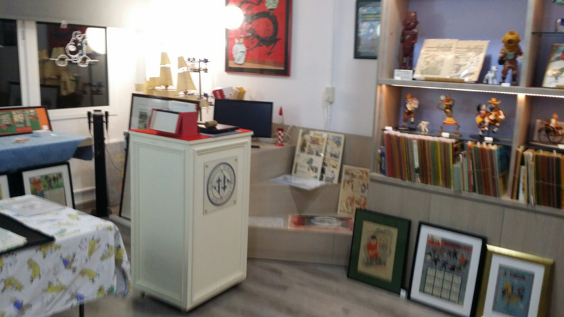 Subhasta de llibres i dibuixos del Mon del Cómic i del Univers d'Herg é a Cantonet Galerie. Subhasta de llibres i dibuixos del Mon del Cómic i del Univers d'Herg é a Cantonet Galerie.